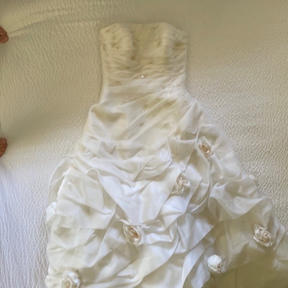 Beautiful handmade from Spain traditional wedding dress - Picture 3 of 7